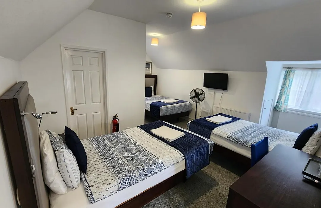 Gatwick Castle B&B-1